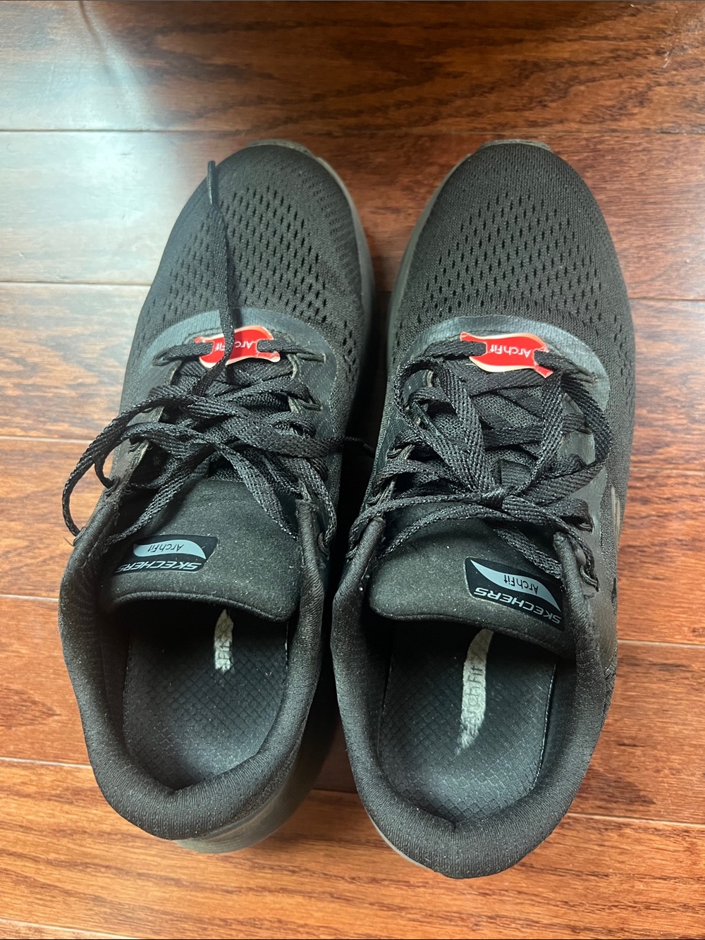 Skechers Black arch fit Athletic Knit Lace-Up Sneakers with Red Accent